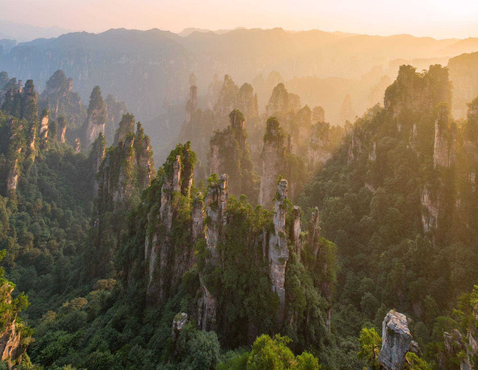 Cina Insolita: Panda e Montagne Fluttuanti