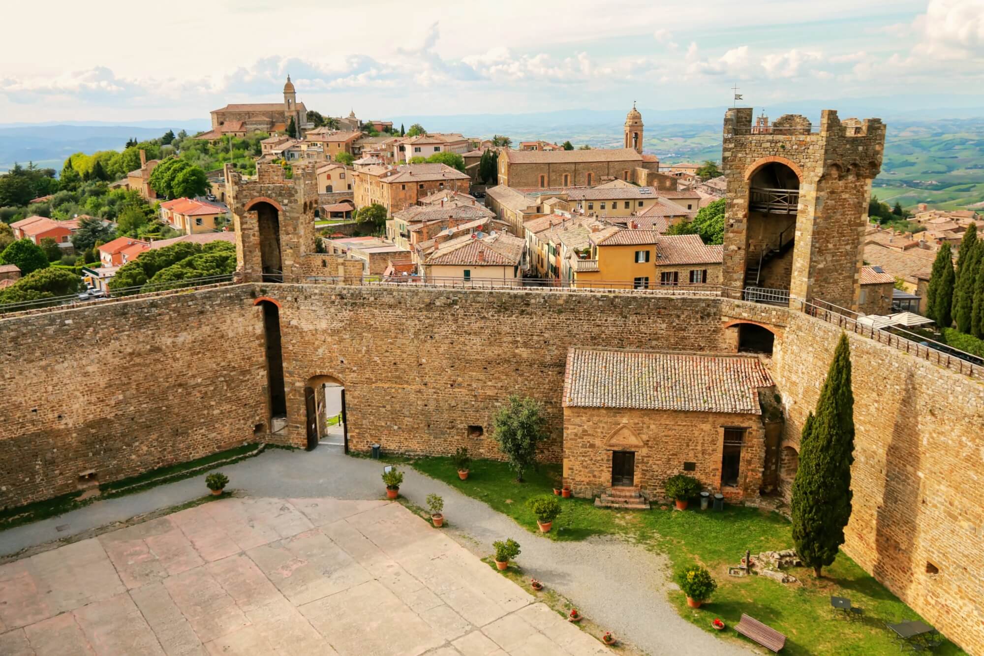 Un viaggio tra la storia e i panorami fiabeschi della Val d'orcia 11