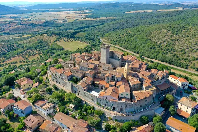 Capalbio e la magia del Giardino dei Tarocchi 3