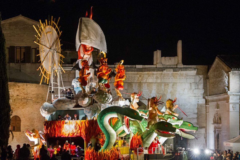 L'antico Carnevale di Fano e Urbino, città a forma di palazzo 3