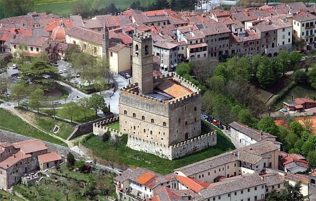 Un tuffo nel Medioevo toscano: il Carnevale storico di Bibbiena e pranzo in Castello 11
