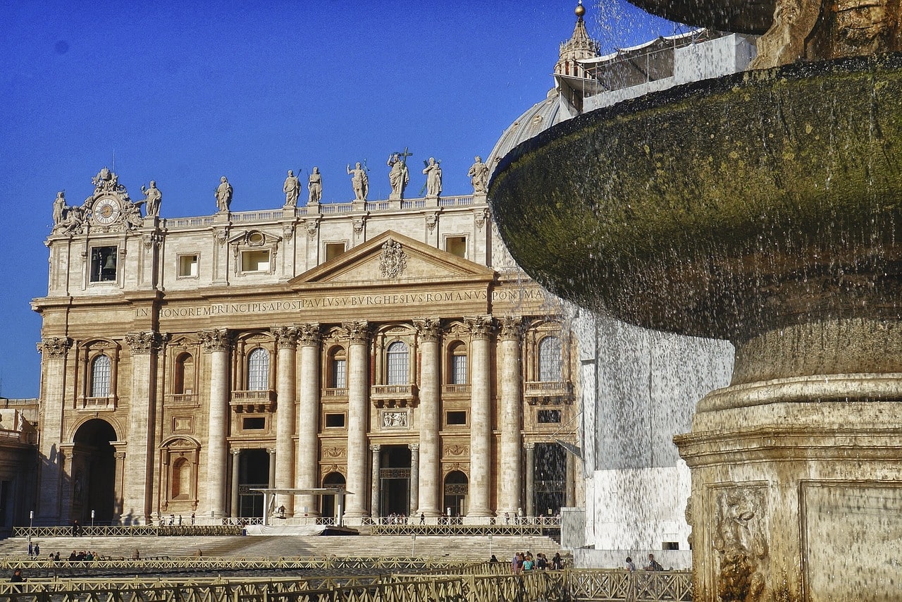 San Pietro e i vicoli di Borgo Pio 2