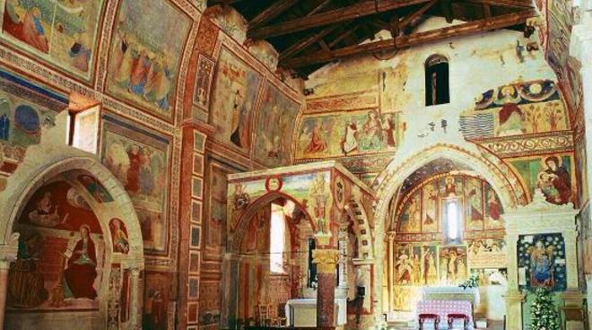 L'Abruzzo delle arti. Dalla Chiesa di Santa Maria ad Cryptas a Bominaco con la famosa Cappella Sistina d'Abruzzo 7