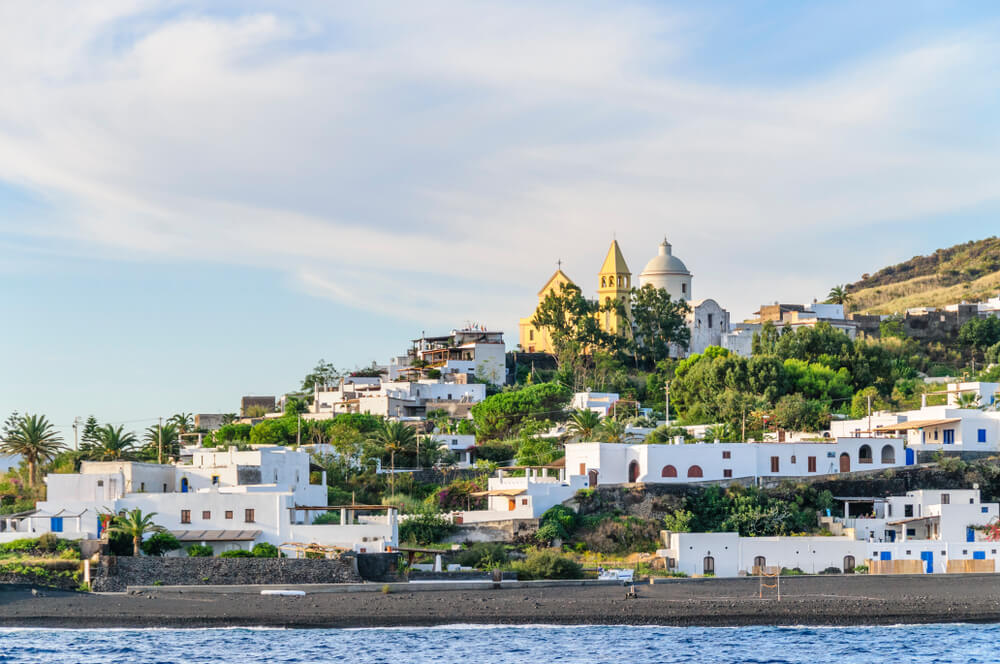 Tour Isole Eolie: Vulcani, Mare e Relax in Sicilia 9