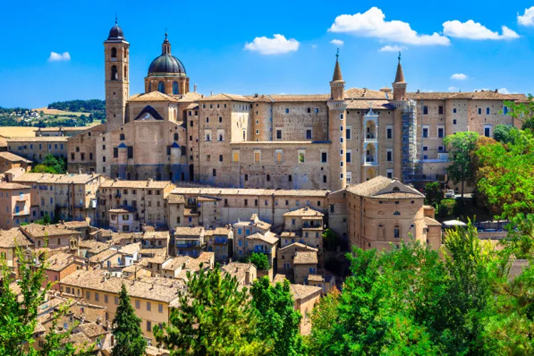 Borghi e Storie d’Incanto: Urbino, Gradara e San Marino 4