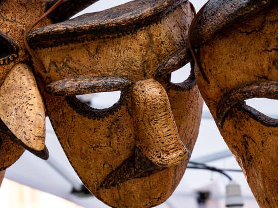 TUTTO ESAURITO! Carnevale in Sardegna 2025: Sartiglia, Mamuthones, Nuraghi e Sapori della tradizione 9