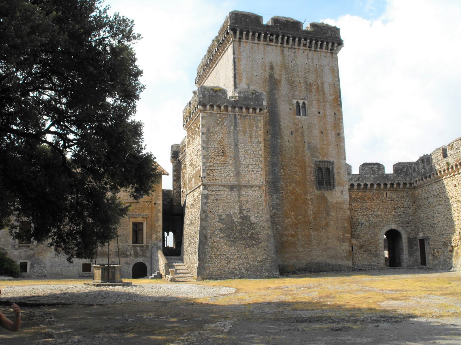 Il Giardino di Ninfa e il Borgo di Sermoneta 17/04 11