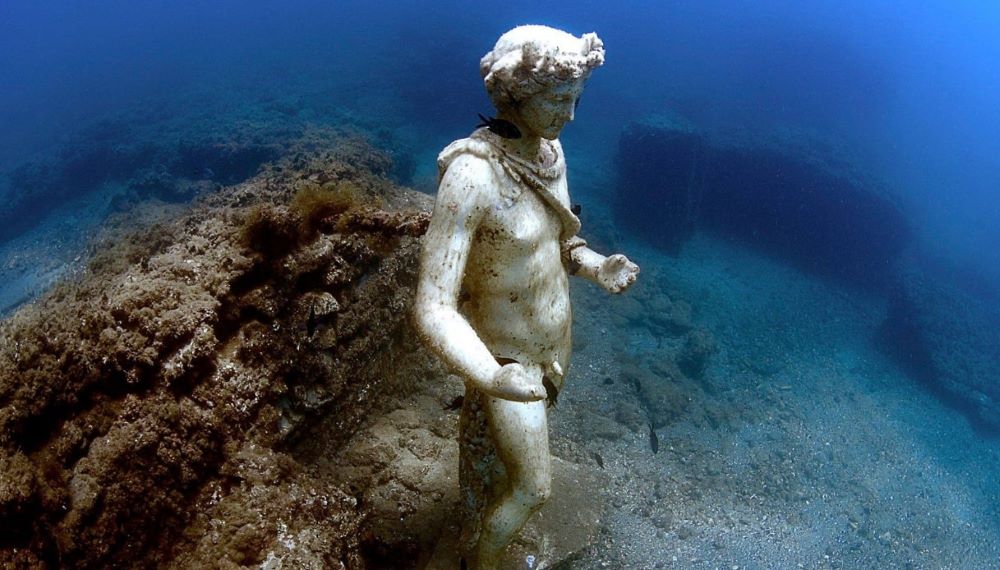 Scoperta in barca della città sommersa di Baia e Napoli esoterica 5