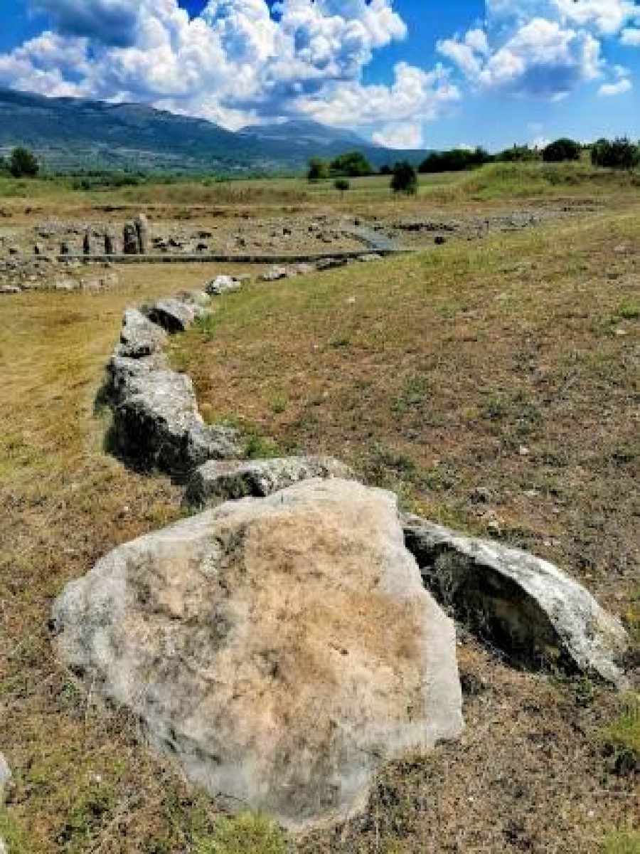 Nel vivo della storia abruzzese. Santo Stefano di Sessanio e Fossa, la piccola Stonehenge d'Italia 8
