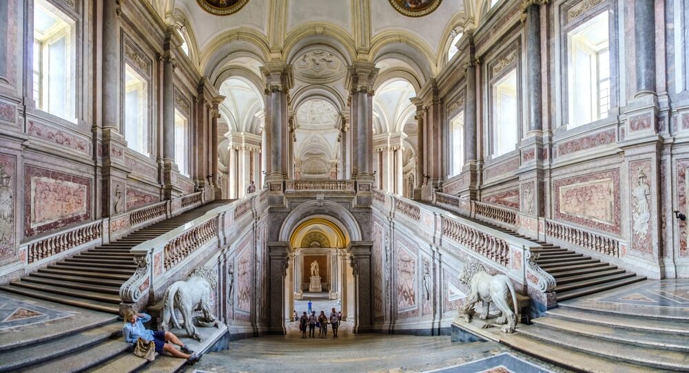 La Maestosa Reggia di Caserta e l'Outlet Village 3