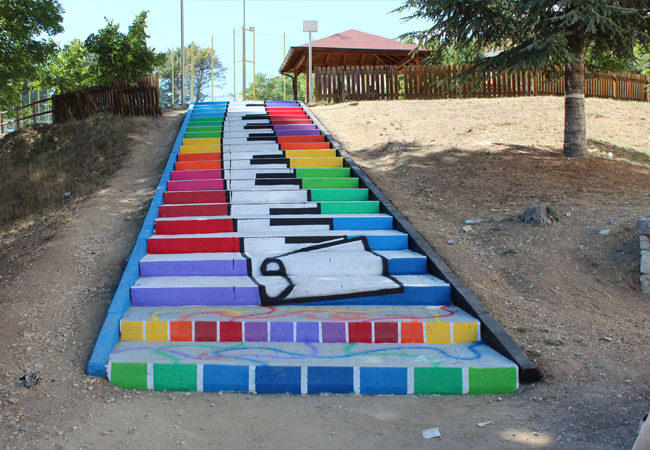 Primo Maggio con pranzo sui trabocchi: dai murales di Aielli ai confetti di Sulmona - solo su richiesta 6