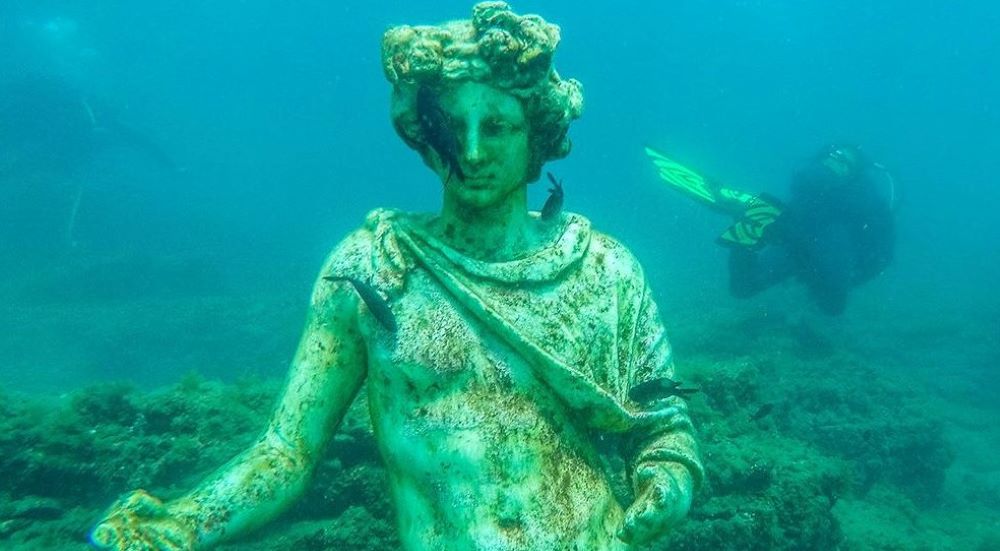 Scoperta in barca della città sommersa di Baia e Napoli esoterica 4