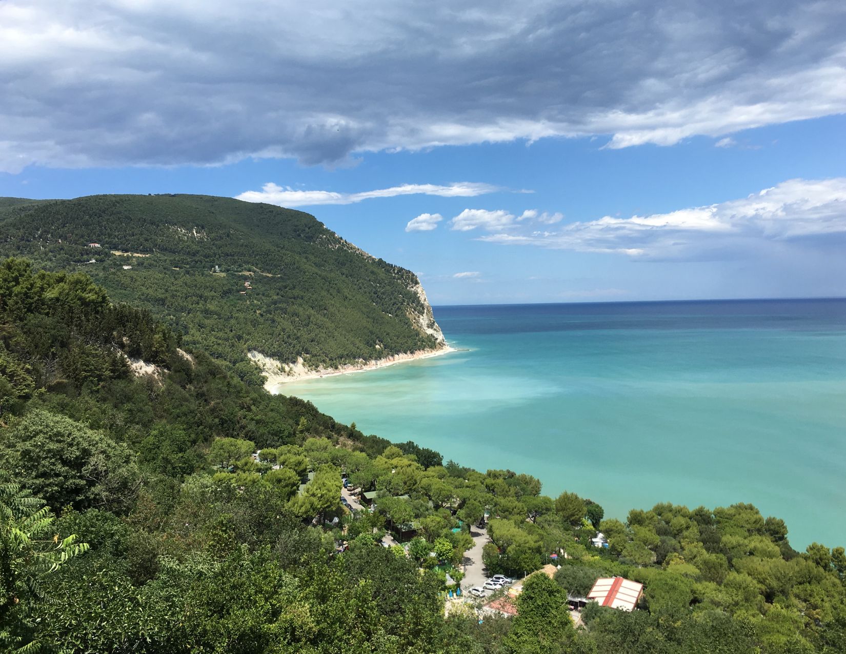 Meraviglie del Conero: Tra Mare, Borghi e Sapori 12