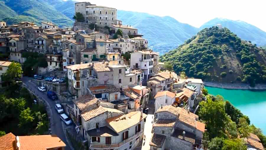 Rieti e Castel di Tora il presepe sulle acque 8