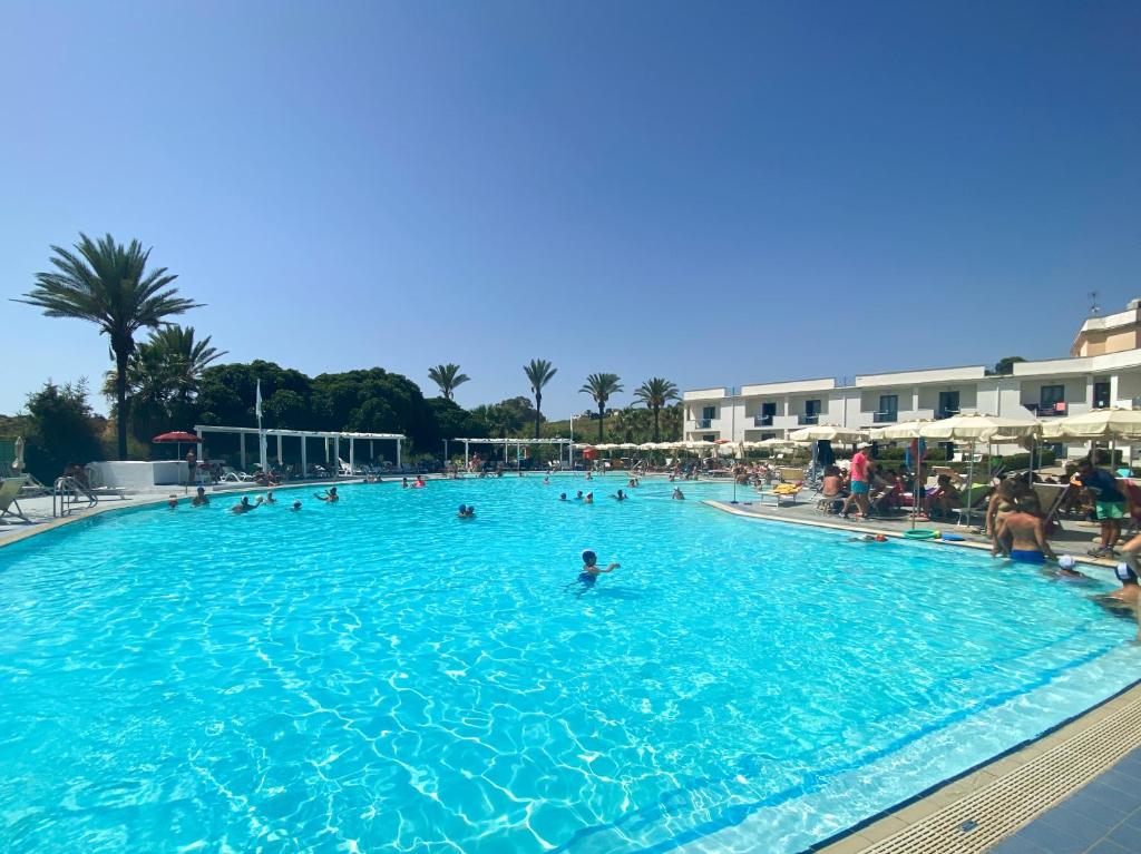 Sicilia Insolita: Il Festival del Cous Cous di San Vito lo Capo e il Cretto di Burri 6