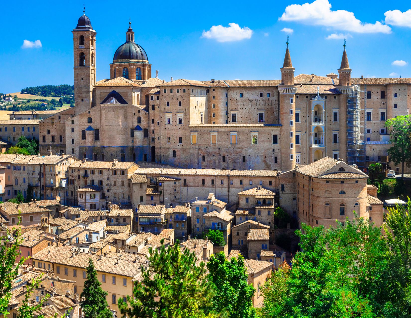 Borghi e Storie d’Incanto: Urbino, Gradara e San Marino 3