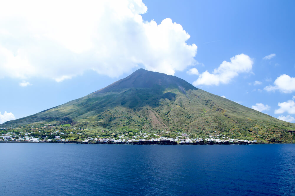 Tour Isole Eolie: Vulcani, Mare e Relax in Sicilia 10