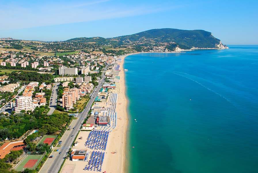 Meraviglie del Conero: Tra Mare, Borghi e Sapori 7