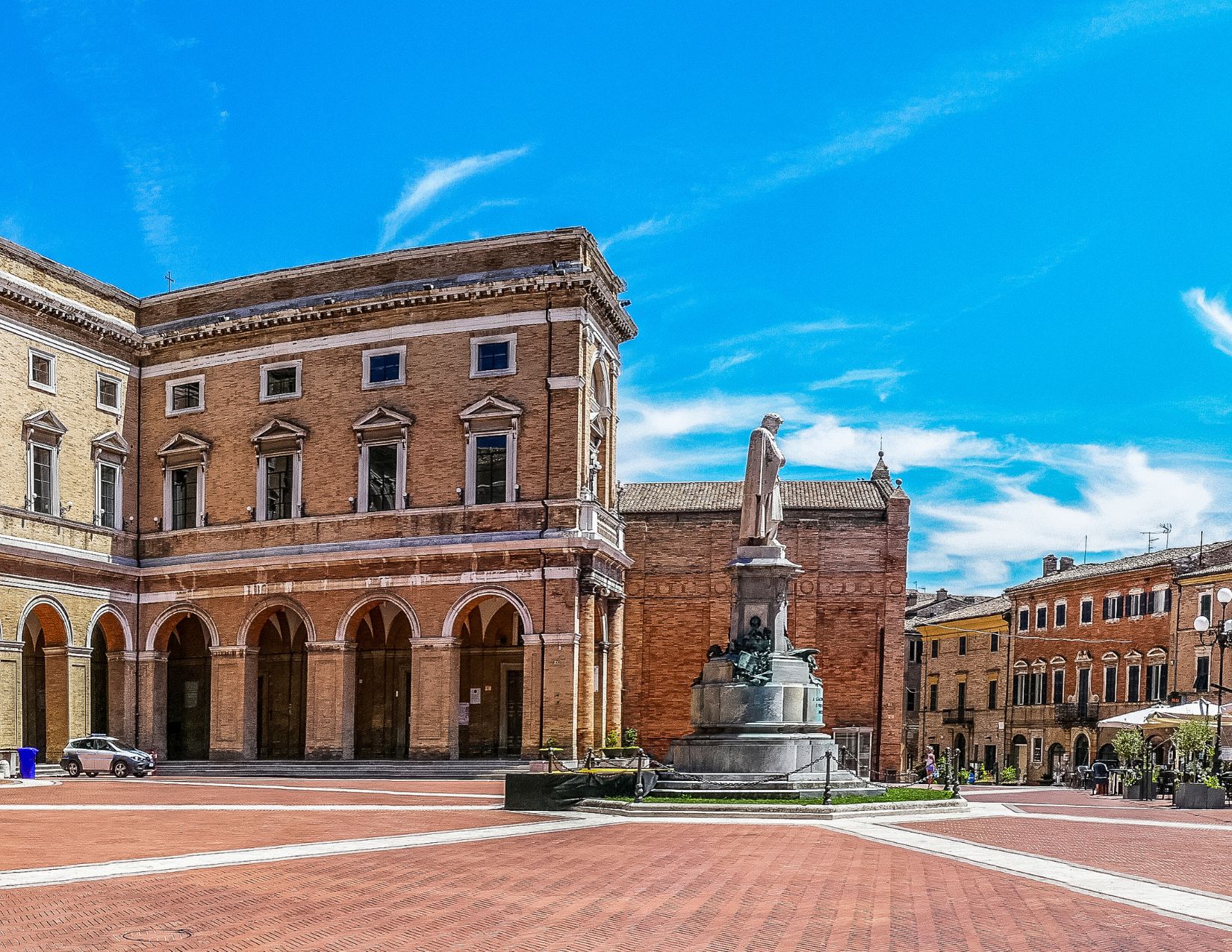 Meraviglie del Conero: Tra Mare, Borghi e Sapori 9