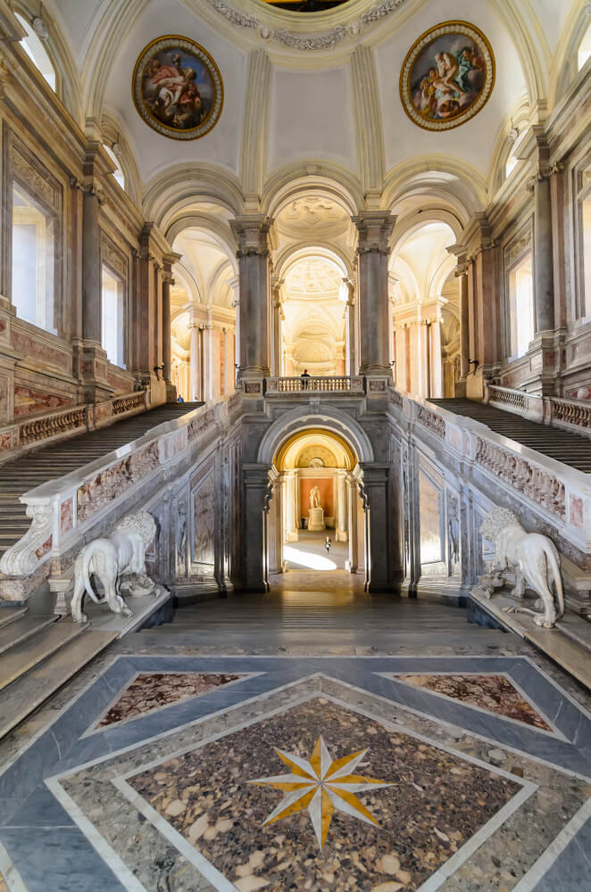 La Maestosa Reggia di Caserta e l'Outlet Village 8