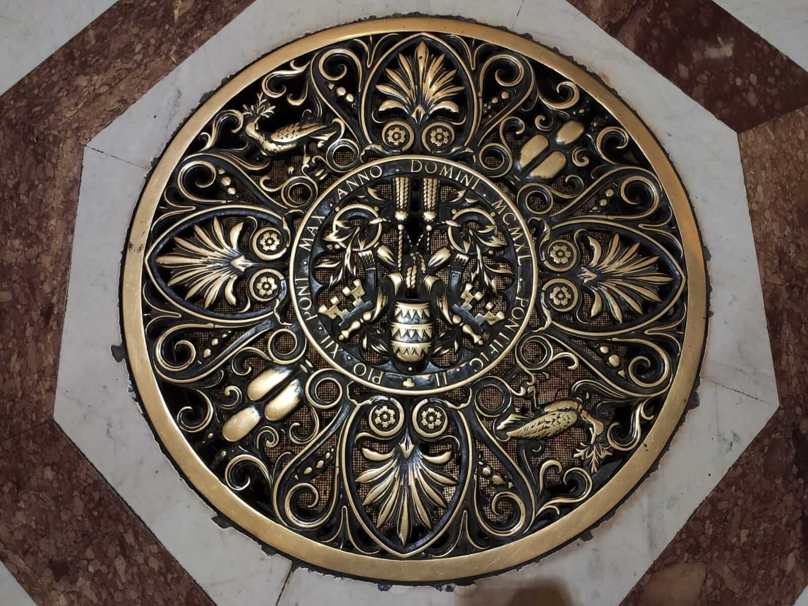 San Pietro e i vicoli di Borgo Pio 9