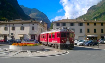 Il Treno del Bernina d’Autunno: Viaggio tra il Foliage e la Magia delle Alpi 5