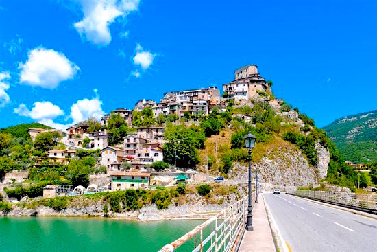 Rieti e Castel di Tora il presepe sulle acque 4