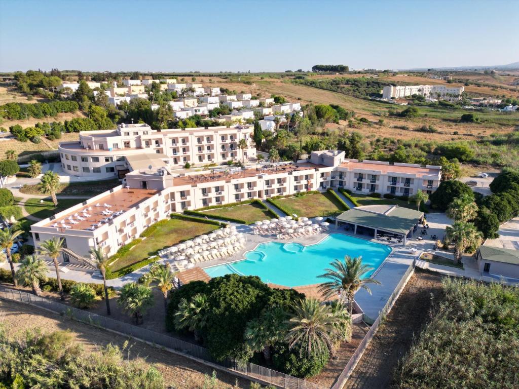 Sicilia Insolita: Il Festival del Cous Cous di San Vito lo Capo e il Cretto di Burri 2