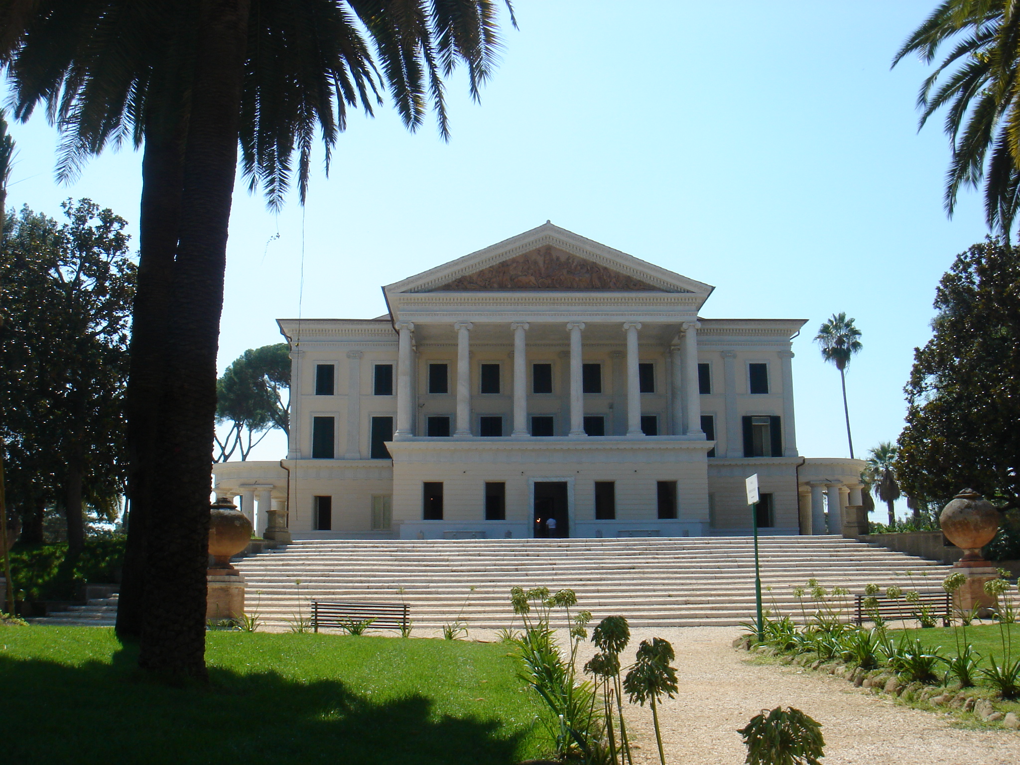 Il quartiere Coppedè e Villa Torlonia 4