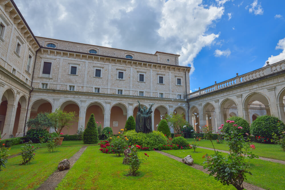 Una domenica all'Abbazia di Montecassino e spettacolo teatrale con Martufello 8