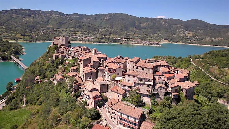 Rieti e Castel di Tora il presepe sulle acque 7