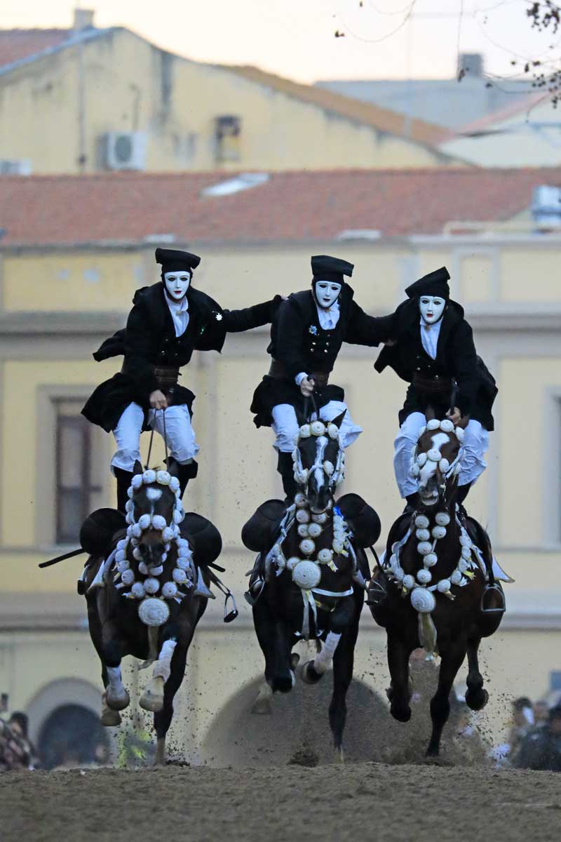 TUTTO ESAURITO! Carnevale in Sardegna 2025: Sartiglia, Mamuthones, Nuraghi e Sapori della tradizione 24