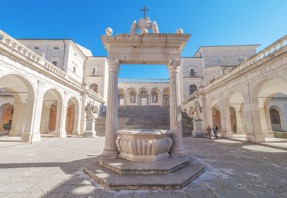 Una domenica all'Abbazia di Montecassino e spettacolo teatrale con Martufello 9
