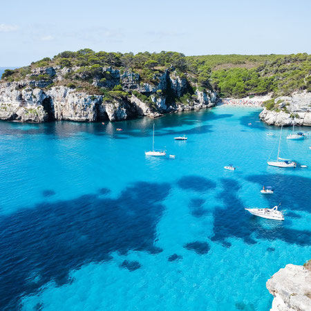 Minorca: Eclissi Solare e Mare Cristallino