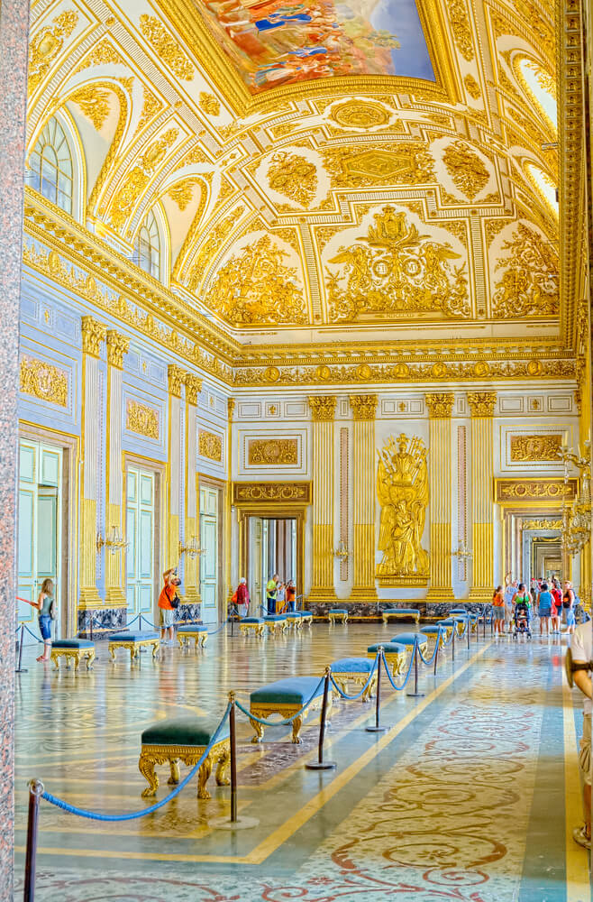 La Maestosa Reggia di Caserta e l'Outlet Village 7