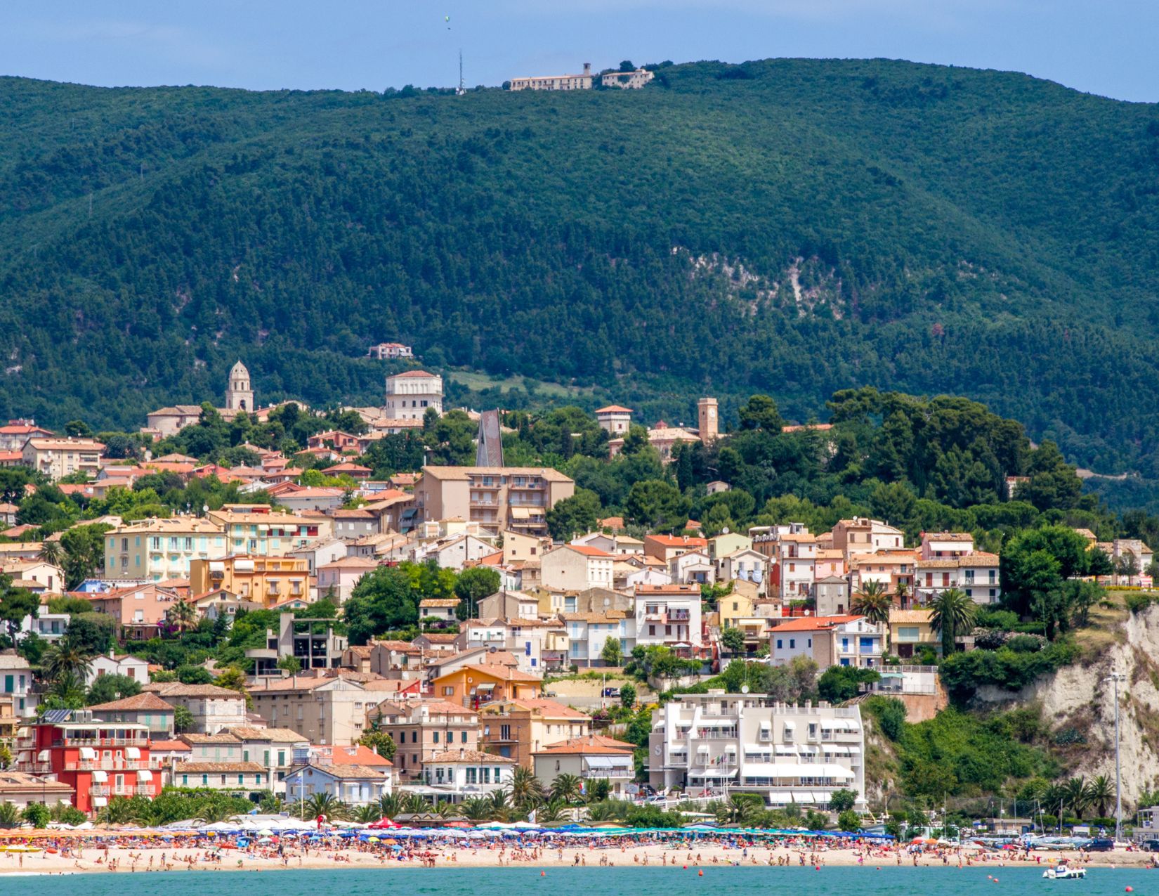 Meraviglie del Conero: Tra Mare, Borghi e Sapori 13
