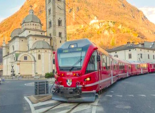 Il Treno del Bernina d’Autunno: Viaggio tra il Foliage e la Magia delle Alpi 6