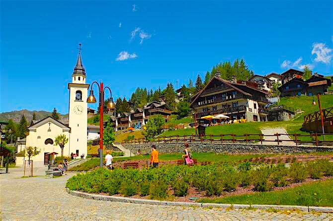 Tour della Valle d'Aosta. Alle pendici del Monte Bianco 23