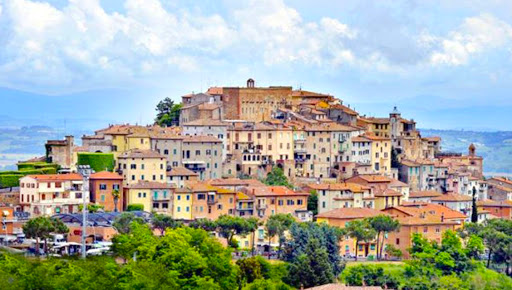 Un viaggio tra la storia e i panorami fiabeschi della Val d'orcia 2