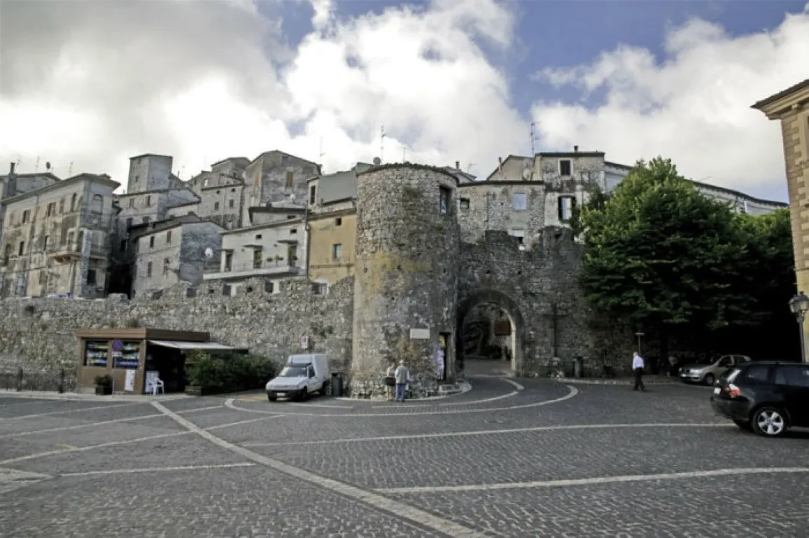 Gli Scorci di Bassiano e il mistero dell'Abbazia di Fossanova 14