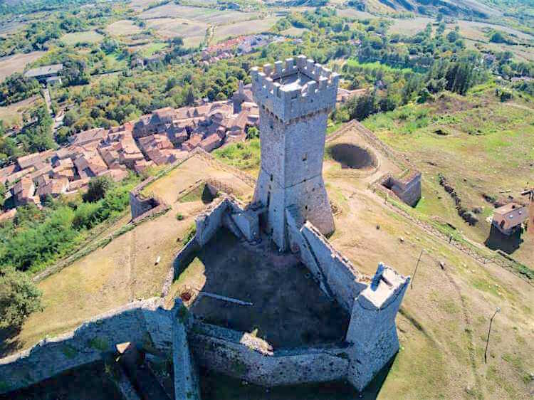 Autunno in Toscana: passeggiata teatrale, pranzo medievale e festa della castagna! 14